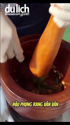 How to make SOM TAM THAILAND famous street food in Thailand #travelentertainment #somtam #thailand
