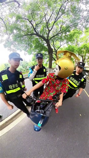 Ostentatious bag meets policeman funny video
