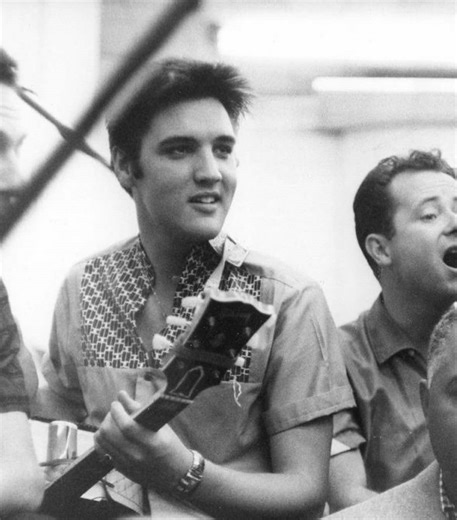 #ELVISPRESLEY happy heavenly birthday, elvis! i wish you were here to celebrate your birthday, i honestly cannot think of you being 91… i only think of you being young or 42. i hope you have a good birthday up in heaven with those angels & yisa, you deserve the world.. both of you do. thank you elvis for saving my life these past years I’ve listened to you for, you have changed many peoples lives around the world & we are incredibly grateful for that. i miss you always, elvis
