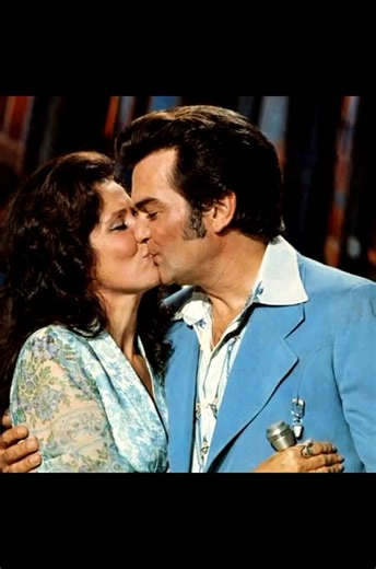 The Truth About Conway Twitty & Loretta Lynn’s “Love Story”: What Really Happened Behind the Scenes?. The intense, smoldering chemistry between Conway Twitty and Loretta Lynn wasn't just an act; it was a genuine connection that fueled countless hits and just as many whispers. ▶️ Watch Here: https://goldenoldies.best/the-real-bond-behind-conway-twitty-and-loretta-lynn-a-story-of-music-friendship-and-truth/ Every glance and harmony on stage told a story of fiery passion, leading fans to believe th