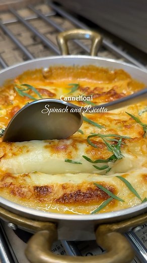 Spinach and Ricotta Cannelloni https://sofiaafoodie.com/recipe.php?id=141 • • • • #pastarecipes #pastalovers #reelsfood #reelsfoodie #reelsrecipe #canneloni #italianrecipe #italianpasta #fblifestyle | Sofiaa Foodie