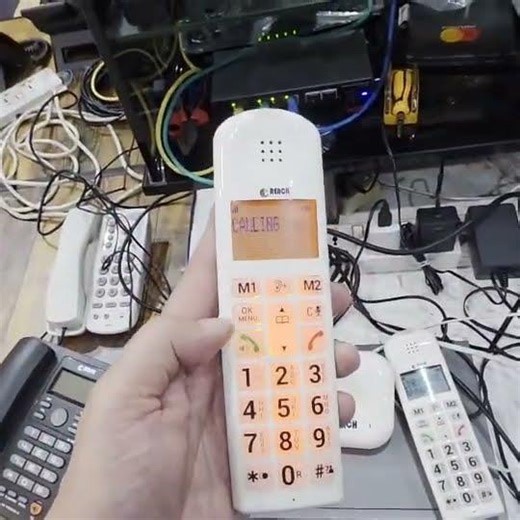 REACH DP2800: Three-way conference methodology.