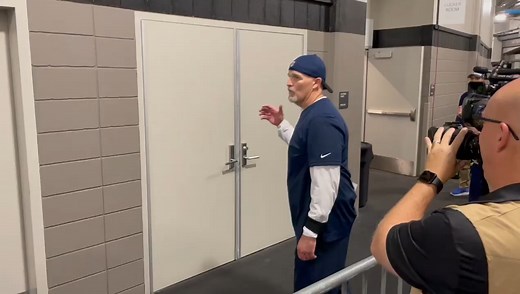 Nothing but RESPECT...Dan Quinn waited for EVERY Dallas Cowboys players to enter the locker room after the win vs New Orleans 💙💙 [🎥: Pat Doney] | Dallas Cowboys on CBS Sports