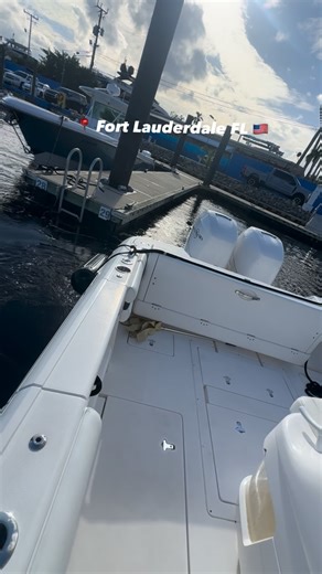 📍Private Boat Docking Lessons⚓️World wide 🌎 on Instagram: "Master This Boating Technique for Docking🚨 𝐃𝐨𝐜𝐤𝐢𝐧𝐠 𝐚 𝐛𝐨𝐚𝐭 𝐢𝐧 𝐫𝐞𝐯𝐞𝐫𝐬𝐞 𝐜𝐚𝐧 𝐛𝐞 𝐚 𝐜𝐡𝐚𝐥𝐥𝐞𝐧𝐠𝐢𝐧𝐠 𝐭𝐚𝐬𝐤, 𝐛𝐮𝐭 𝐰𝐢𝐭𝐡 𝐭𝐡𝐞 𝐫𝐢𝐠𝐡𝐭 𝐭𝐞𝐜𝐡𝐧𝐢𝐪𝐮𝐞𝐬 𝐚𝐧𝐝 𝐠𝐮𝐢𝐝𝐚𝐧𝐜𝐞, 𝐚𝐧𝐲𝐨𝐧𝐞 𝐜𝐚𝐧 𝐥𝐞𝐚𝐫𝐧 𝐭𝐨 𝐝𝐨 𝐢𝐭 𝐰𝐢𝐭𝐡 𝐞𝐚𝐬𝐞 𝐁𝐨𝐨𝐤 𝐲𝐨𝐮𝐫 𝐥𝐞𝐬𝐬𝐨𝐧 𝐭𝐨𝐝𝐚𝐲 𝐭𝐡𝐞 𝐒𝐌𝐂 𝐖𝐀𝐘 ⚓️ #Florida #Boating #Docking #Reverse #Tender #Yachtie #weekendVibe #BoatLife #BoatingLifeSt