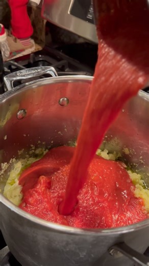 Alyssa Cornelius-Smith on Instagram: "Mama D’s sweet sauce! The good ole Italian debate…. Sauce or Gravy? We’re Sicilian, we call it sauce. 🍝🍝#toddlercooking #pastasauce"