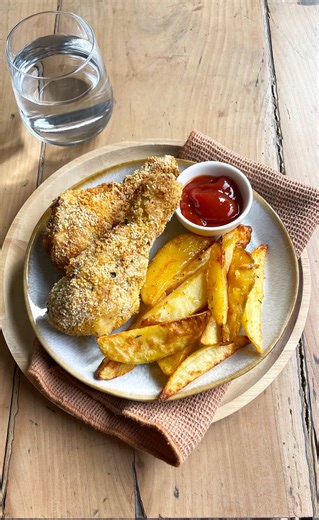 ✨ Pilons de poulet panés & potatoes ✨�Une recette ultra croustillante avec notre airfryer Livoo, parfaite pour un dîner rapide et gourmand 🤤 Ingrédients (2 à 3 pers.) : �6 pilons de poulet�2 pommes de terre moyennes�1 œuf�60 g de chapelure�30 g de farine�1 c. à café de paprika�1 c. à café d’ail en poudre�1 c. à café d’herbes de Provence�1 c. à soupe d’huile d’olive�Sel, poivre Préparation : 1 - Couper les pommes de terre en quartiers pour former des potatoes. 2 - Les mélanger avec l’huile d’oli