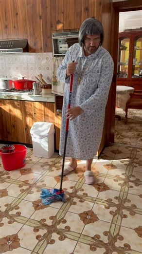 10 seconds of a clean happy house | Sooshi Mango