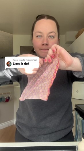 Replying to @Alfa ; do beeswax wraps rip? #beeswaxwraps #asmr #beeswaxwrap #beeswax