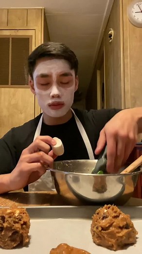 Get ur mask on & bake w me✨Tag 3 friends in the comments & follow @bliss to win an exclusive holiday box🥳 #MaskOnBakeOff #bakingszn #ThisIsBliss #Ad