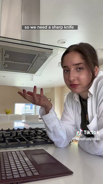 Learning how to cut like a chef … IF you don’t have a sharpening stone—I learned that you can use a mug and though not ideal, it worked! Im clearly not a pro at this yet, just the start of learning #kitchenhacks #knifeskills #cooking #shortfilm