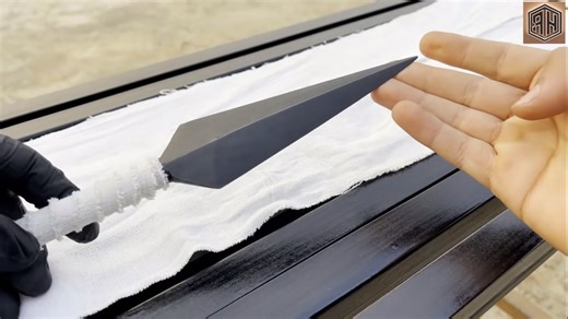 Forging An Old Metal Spring Into A Kunai Is Just As Hard As You Think It Is