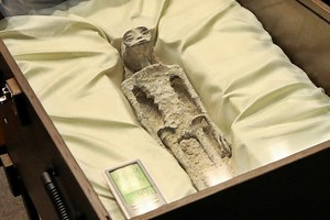 "No estamos solos": México acaba de llevar al Congreso dos cuerpos de supuestos extraterrestres