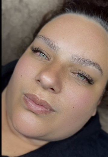 Classic lashes are officially making a comeback — and this is why 🤍 Soft, flawless, and beautifully timeless, a well-crafted classic set will always be in style. This transformation proves you don’t need heavy lashes to make an impact ✨ Just clean placement, subtle definition, and lashes that make Kezia’s already stunning eyes truly pop. Thinking of going back to classics? I’ve got you 🤍 💌 Bookings open #classiclashes #westakllashes #naturallashes #classiclashset #softglamlashes