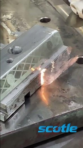 Pulsed Laser Cleaning for Metal Mold No Damage #lasercleaning #pulsedlaser #lasercleaningmachine