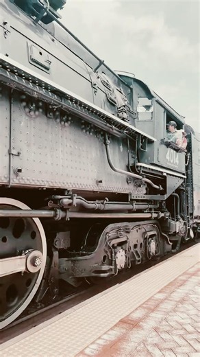 big boy steam train passes through joliet!