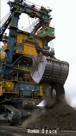 How Does This Giant Digger Work?
