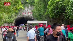 Developed about 500,000 years ago, Benxi Water Cave in northeast China's Liaoning Province has more than 400,000 cubic meters internal space and a total length of 5,800 meters. It is the world's longest underground karst cave with water. | China News 中国新闻网