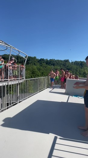 Offenes Brett: Schmerzhaftes Erlebnis beim 10-Meter-Jump