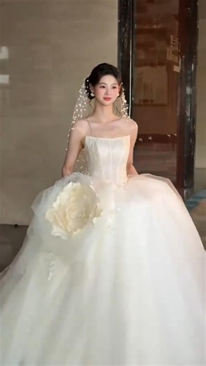 Elegant Bridal Look ✨ Beautiful Wedding Dress Transformation 👰‍♀️ #BridalStyle