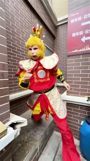 Monkey Brother's ultimate escape from the security guard!#funny#extreme