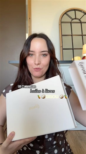 On peut parler une minute des nouvelles huiles à lèvres à l’ananas et au coco cacao de chez @Gisou
