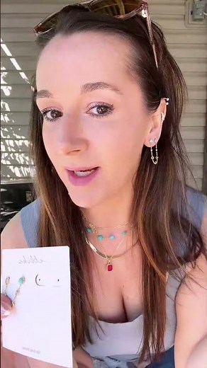 These double piercing turquoise earrings are SO pretty 😍 you do need two piercings but the way they