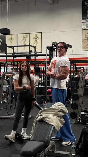 well, at least she tried to help #gymtok | girl in the gym