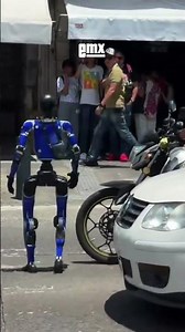 Robot surprises everyone by directing traffic in the middle of the street