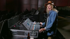 Daniel Lemire au Studio-Cabaret les 26 et 29 avril prochain! Accompagné d'un musicien sur scène, l'humoriste fera le tour de l'actualité en stand-up comme seul lui sait le faire depuis 40 ans. Ne manquez pas votre dernière chance de voir Lemire en spectacle! 🎫 espacestdenis.com/evenement/daniel-lemire-espace-st-denis/ | Espace St-Denis