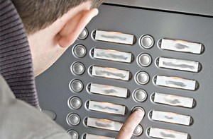 Warnung der Stuttgarter Polizei: Betrüger an der Haustür sucht „Falschgeld“