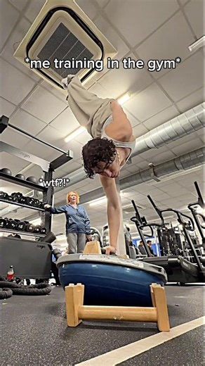 He wanted to try THIS 💀🤯 #calisthenics #motivation #gymmotivation #gym #streetworkout #workout