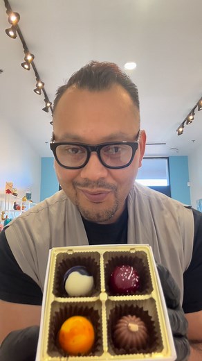 23 reactions | 4 piece box Fall Flavors. Prepackaged and ready for purchase online or in-store. Flavors included; Autumn Jewel, Cinnamon Carmel Apple, Pumpkin Spice and Peanut Butter Cup. All natural ingredients. #arizona #phoenix #chocolates #smallbusinessowner #chocolateaddiction #handmade #candybox #chandleraz #candybox #chandleraz #chandyscandies #scottsdale #viralvideos #viral @chandyscandies #fall #fallflavors Chandy's Candies | Chandy's Candies | Facebook