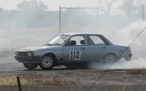 法国人的大后超，标致505烧胎漂移