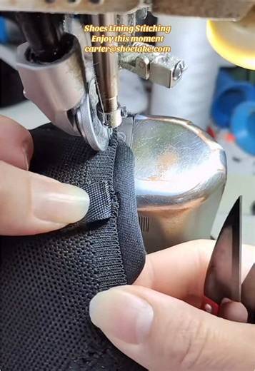 Sport shoes lining stitching. Enjoy this workshop moment. #shoemakingprocess #shoemaking #shoemaker #shoesewing #sportshoes #shoeworkshop #customshoes #customsneakers #calzado #handmadeshoes