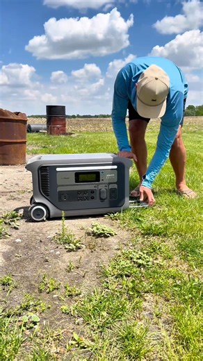 🔋 Power essential appliances with 3,072Wh. ⛽️ Extend runtime with 120V generators. ⚡️ Enjoy reliable 3,600W pass-through power. | Anker SOLIX