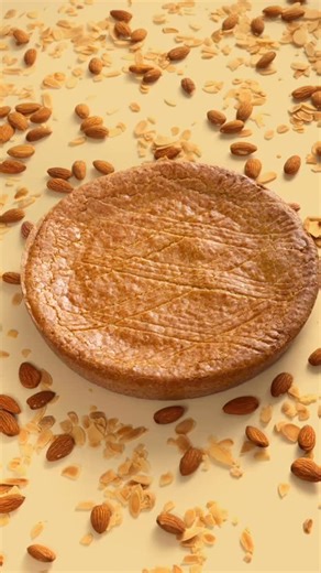 Maison Pariès on Instagram: "[GÂTEAUX BASQUES] Chez Maison Pariès, le gâteau basque, c’est une histoire de famille depuis 1938… Une pâte croustillante, un cœur fondant… et cinq parfums à découvrir ! 🍒 Cerise noire ou crème d’amande parfumée d’une pointe de rhum pour les amoureux du classique. 🍫 Chocolat noir de Madagascar pour les vrais choco-addicts. 🌰 Noisette du Piémont. 🍊 Agrumes gourmands pour une touche fraîche et ensoleillée. Lequel sera le vôtre ? 📍