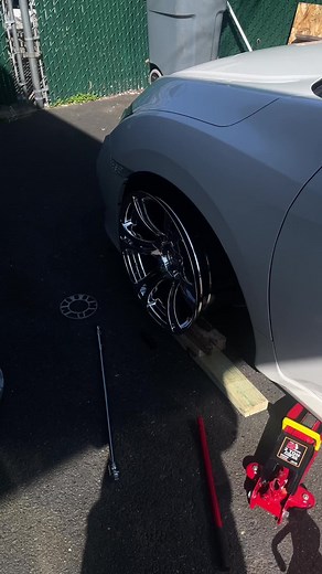 Wheel isnt flush and it isnt even lowered all the way i need a low pro jack🤦‍♂️ #civic #fc2 @Kansei Wheels wanna like ship me 3 wheels 18x10.5 5x114.3😂😂😢