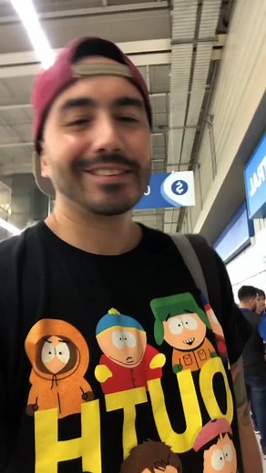 Confusión divertida con Marcianeke y humor