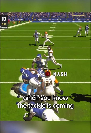 Football Simulator Gameplay: Epic Tackles and Touchdowns