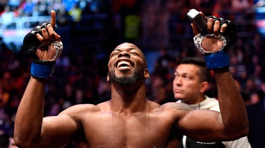 Oluwale Bamgbose reacts to ex-UFC opponent wearing ankle monitor during wild BKFC debut