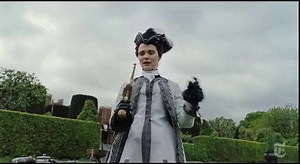 Watch Emma Stone and Rachel Weisz Spar in ‘The Favourite’