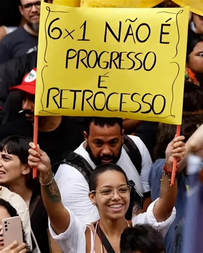 brTrends on Instagram: "A proposta do Palácio do Planalto, elaborada com projetos de lei já existentes, acaba de forma explícita com o 6x1 e institui jornada 5x2, com 40 horas semanais e oito horas diárias, num movimento para tentar reforçar o protagonismo do governo numa agenda que Lula pretende levar como vitrine em 2026. Escalado pelo presidente, o ministro da Secretaria Geral, Guilherme Boulos, irá pessoalmente à Câmara defender o parecer paralelo. O objetivo do Planalto é estabelecer uma tr