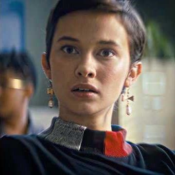 Girl’s pants get stained with blood, and she’s mocked by her classmates.#movie #film #edit