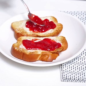 405K views · 230 reactions | Strawberry Meyer Lemon Jam: You don't need any canning equipment to make fresh jam--this recipe calls for just 15 minutes and a microwave. Full recipe: sunset.com/strawberryjam | Sunset | Facebook