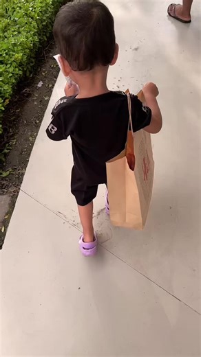 Dolphin🐬 (@_callmedolphin)’s videos with DJ DUIT DUIT DUIT - Putar Manise