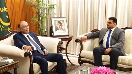 صدرِ مملکت آصف علی زرداری سے مصور وقاص احمد شائق کی ملاقات۔ صدرِ مملکت نے مصور کی تخلیقی صلاحیتوں کو سراہا۔ فن اور ثقافت قوم کی روح ہیں، ان کا فروغ ہماری قومی شناخت کو مستحکم اور ہماری تہذیبی وراثت کو زندہ رکھتا ہے: صدر زرداری ملک کے تخلیق کار اور فنکارقومی سرمایہ ہیں، ان کی حوصلہ افزائی اور سرپرستی ریاست کی ذمہ داری ہے: صدرِ مملکت@AAliZardari