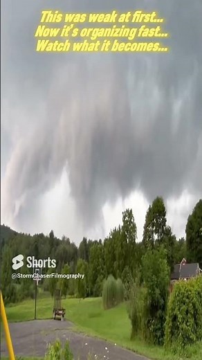⚠️ Rotating Wall Cloud: Is a Tornado Forming Now? 🌪️