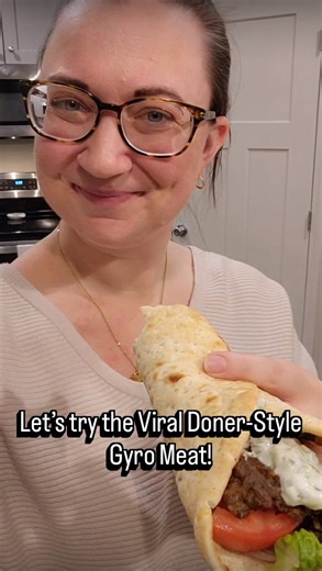 We had to try the viral doner-style gyro meat everyone’s been talking about—and honestly? Two thumbs WAY up. 👍👍 This trend blew up because it delivers that classic gyro flavor without a spit, specialty equipment, or pricey cuts of meat. Instead, it uses simple pantry spices and ground beef, pressed thin, baked, and broiled for those crispy, craggly edges we all love. 🤤 Here’s how we made it: 1 lb. ground beef 1/2 onion, grated 2 garlic cloves, minced 2 tsp dried oregano 1 tsp cumin 1 tsp papr