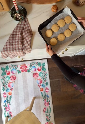 Simple moments in the kitchen turn into the sweetest holiday traditions. 🎄❤️ #holidaydecor #christmasdecor #ruggable #cozyhomedecor #winterhomedecor #slowliving