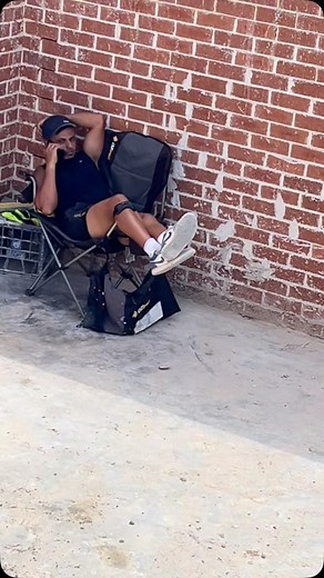 ilaybrix on Instagram: "Girls cant do this trade he reckons loll…#viral #bricklayer #tutorial #construction #boss #lazy #girlscantdothistrade"